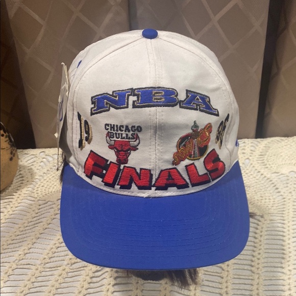 Vintage Chicago Bulls 1996 NBA Finals Sonics Logo Athletic